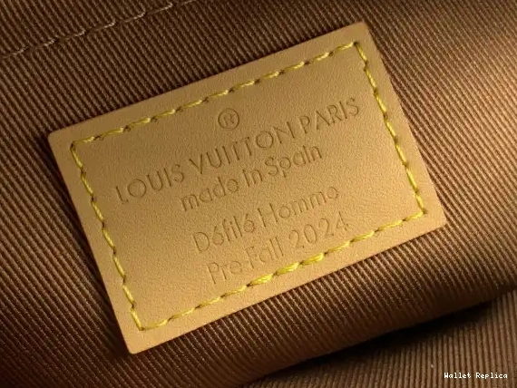 Cheap LOUIS Chess Messenger-24*24*8CM VUITTON 0601